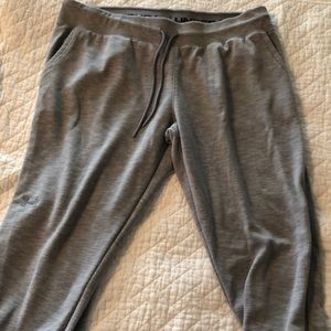 Cropped Under Armour sweats